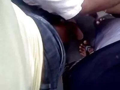 Două blonde femei goale gratis se îndreaptă cu un tip chipeș