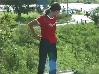 O pereche de brunete sălbatice care îl fac pe Jake pe canapea fete goale gratis