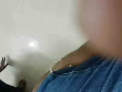 Nicki încearcă să meargă mai departe cu fete goale plaja un cauffeur