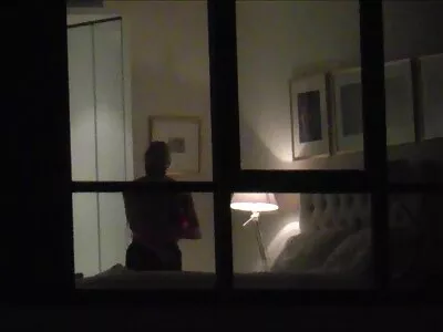 Claudia filme cu femei goale Marie cântă la un alt microfon