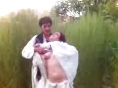 Un tip excitat și-a tras nevasta fete goale gratis prietenului său