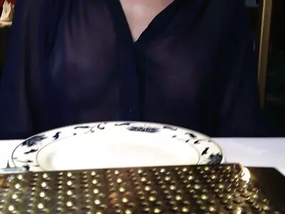 Femeia cu părul femei goale grase scurt suge pula
