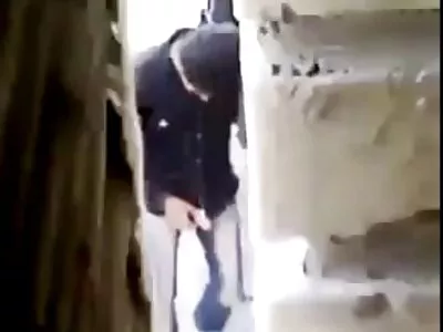 Secretara cu părul negru își bate poze cu femei goale șeful