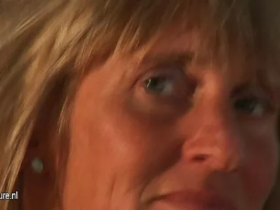 Alexis Fawx, matură cu doamne goale sânii mari, se bucură de loviri intense în stil cățeluș