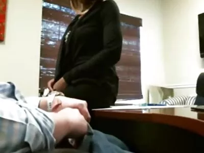 Keiran Lee își investește banii în femei mature goale compania Tashas