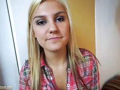 Blonda MILF Rachel Love Stuffs goale femei He Honey Pot