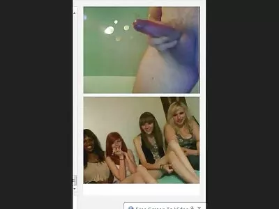 Tinerii Raven Rockette și Bree Daniels femei goale live s-au angajat în sex lesbian pe o plută într-un lac