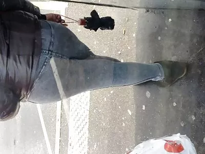 Sper că Howell aspiră o înțepătură foarte lungă și să fete goale de tot fie sodomizat