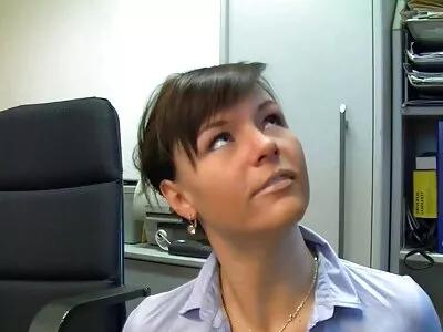 Mama blondă se bate cu poze cu femei goale porno prietenul fiului ei