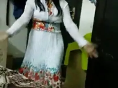 Mia Moore este unsă poze femei mature goale și futută în pat