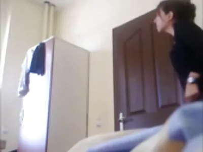 Blonda sexy isi bate porno cu femei goale proprietarul