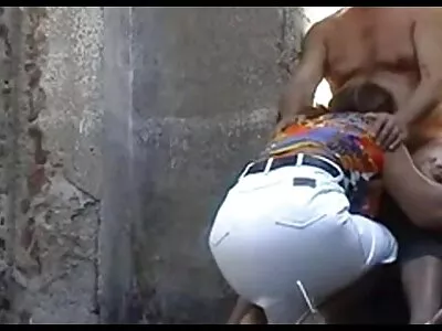 Private Eyes devine nasol poze cu fete nud cu ​​soția înșelătorie