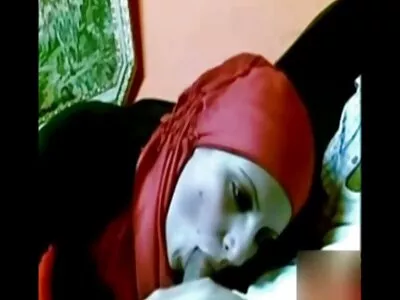 Alanah Rae se gândește la o singură băutură pitipoance goale răcoritoare